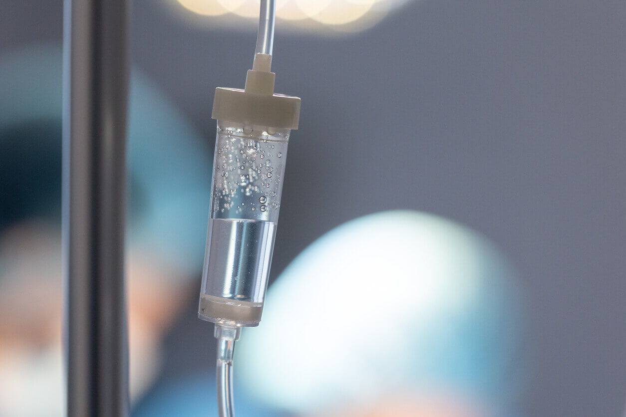 Close-up image of an IV drip in the operating room at an outpatient infusion center.