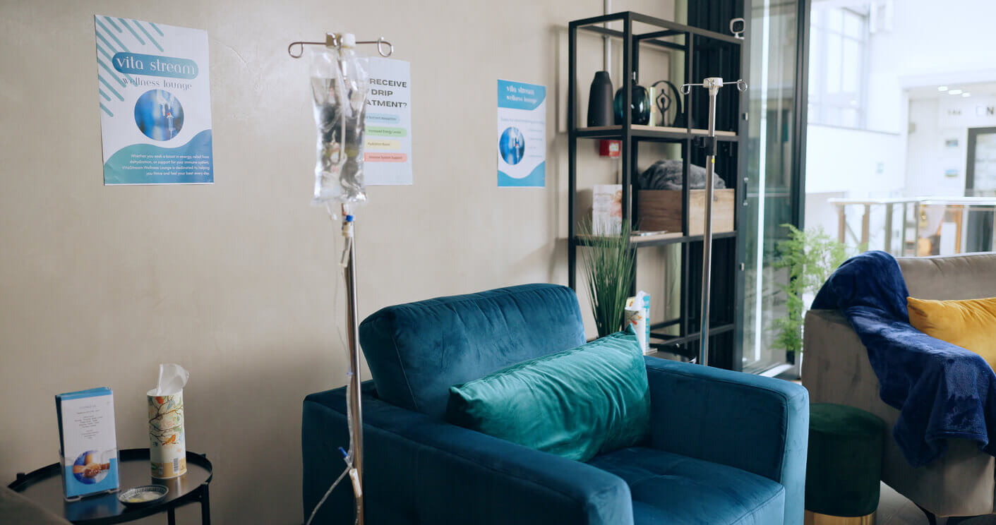 An image showing the clinic interior, IV drip for IV therapy in arthritis treatment, and healthcare equipment.